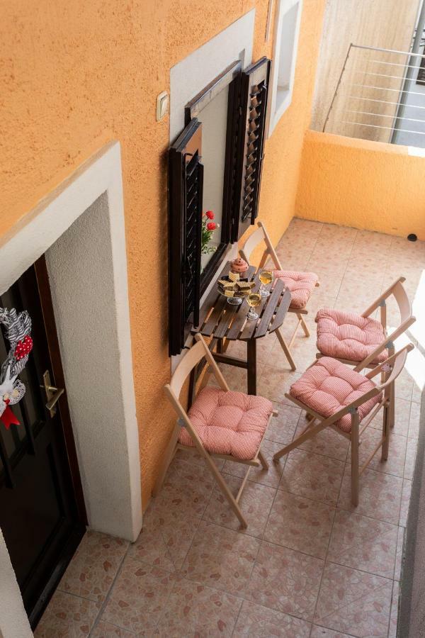 Apartman Verbenia Vrbnik  Εξωτερικό φωτογραφία